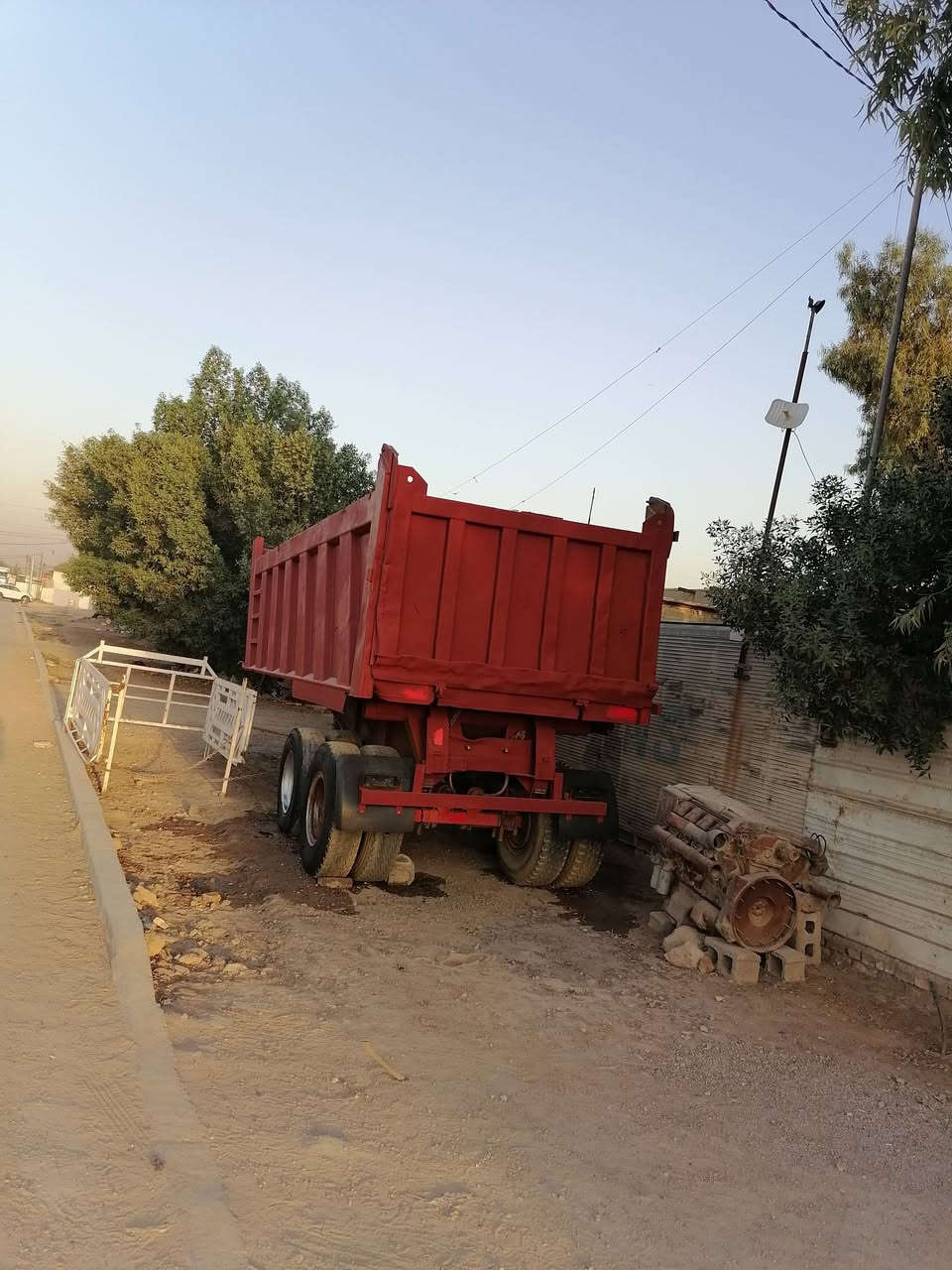 للايجار.... عربانة قلاب ذرعة ٢٦ متر عنوان بغداد الرقم بيه واتساب ***********
