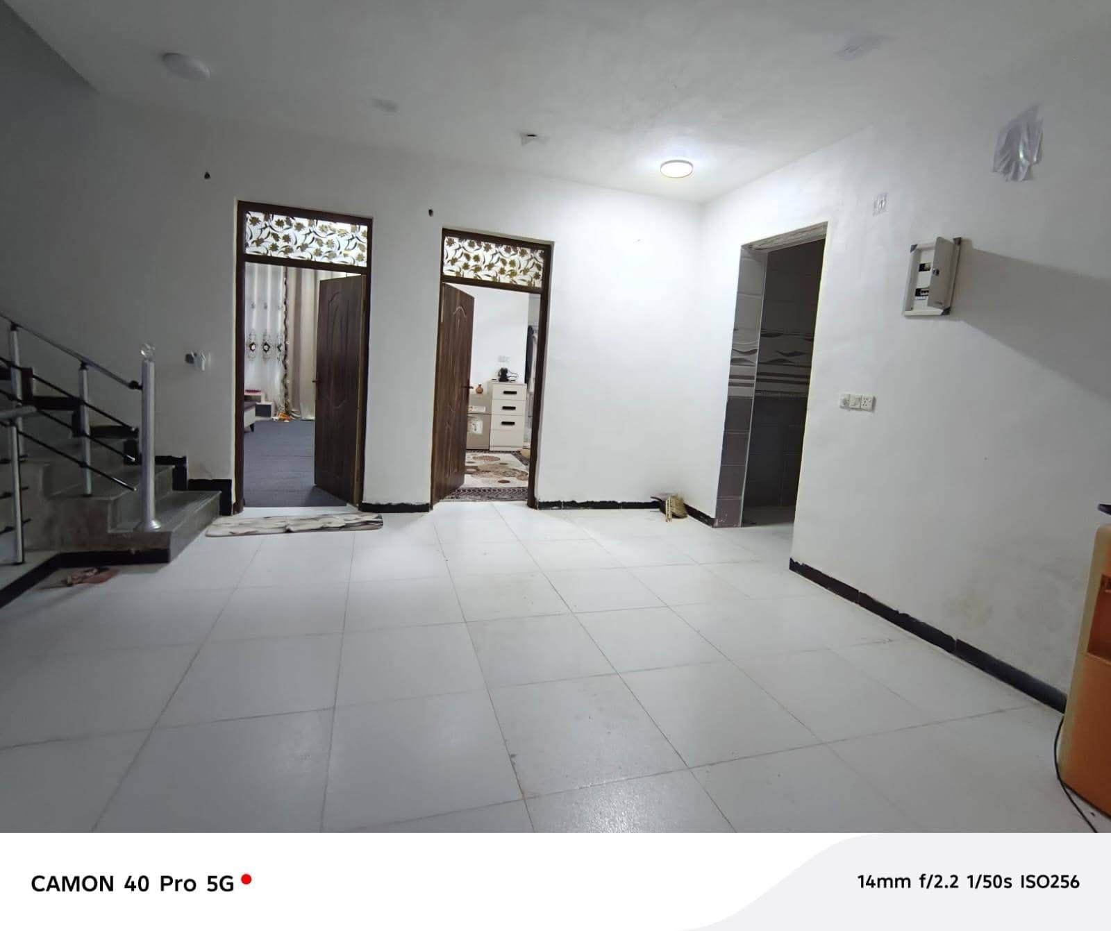 السلام عليكم
بيت للبيع 200م طابقين  كونكريت مسلح فولل بناء جديد 

🔴يحتوي الطابق الأول عل غرفتين نوم وصاله ومطبخ وصحيات واستقبال  وطارمه كبيره 

🔴يحتوي الطابق الثاني على 4 غرف نوم + سويتات وصاله وصحيات   بناء درجة اولئ كونكريت مسلح طابوك 

  .......  يوجد صور 👇 .......... 

السعر ٢٢٥ قابل للتفاوض

📍حي النداء شارع جامعة الكفيل قرب صيدلية عمار رشاد قرب شارع المدرسه الورديه خلف التجاري

 

***********
