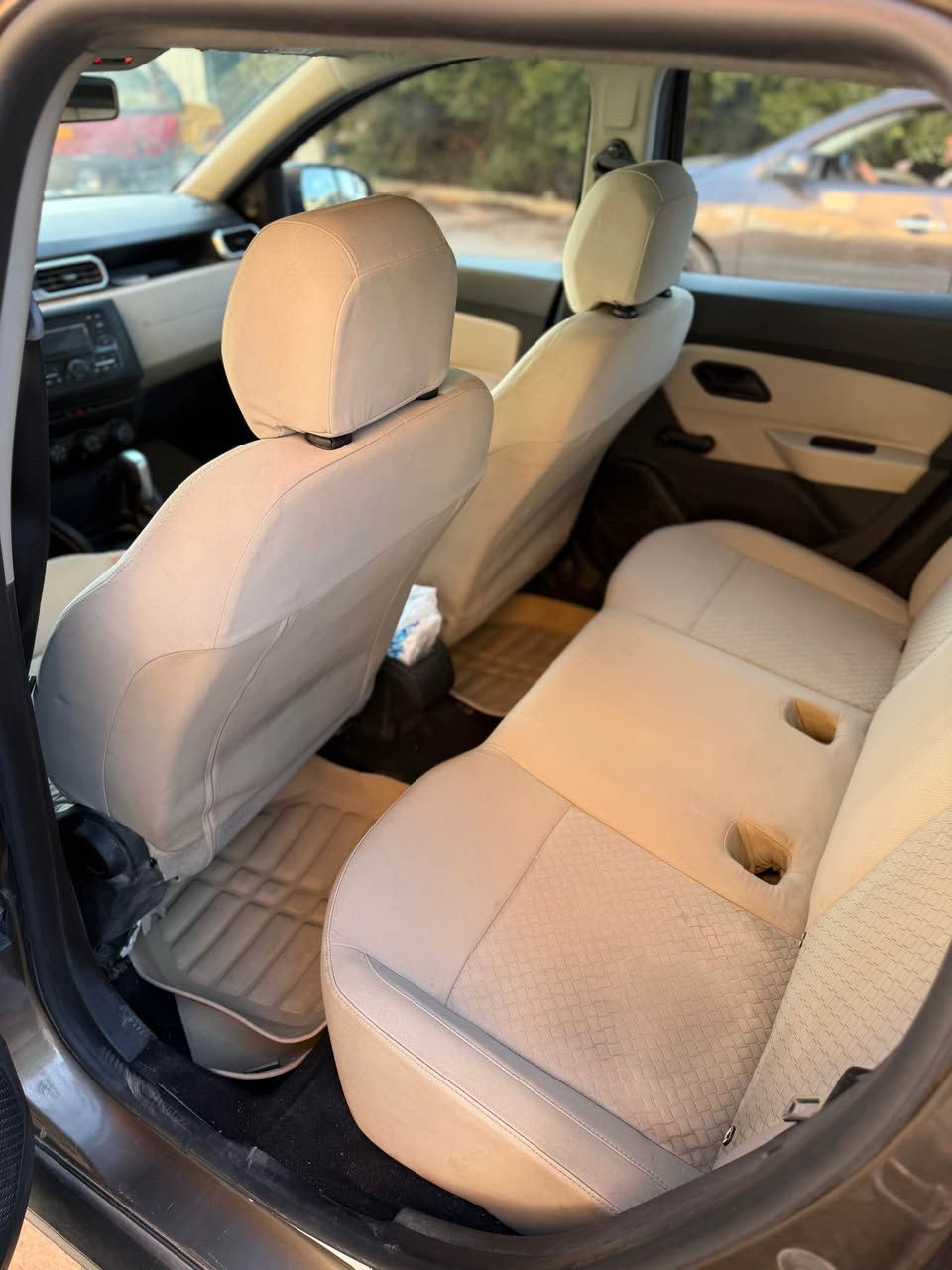 رينو داستر 2019 كفالة عامة خليجي 
بدون حادث بدون صبغ على وضع الشركة 
تبريد ثلج محرك كير على وضع الشركة
بدون نقص
تحكمات ستيرن كروز سرعة 

ماشيه ١٧١ كيلو 
رقم بغداد تحويل مباشر 
العنوان بغداد الدورة شارع ٦٠ 
السعر ٩٢ وبيهه مجال 
الاتصال على الرقم 
 *********** يوجد واتساب بغداد, العراق
