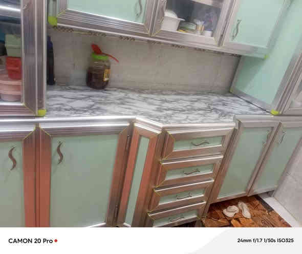 كاونتر و السنك ثلاث أمتار ونص للبيع نظيف جدا مابه أي اضرار السعر 350 وبه مجال قليل المكان واسط صويرة للاستفسار ***********
