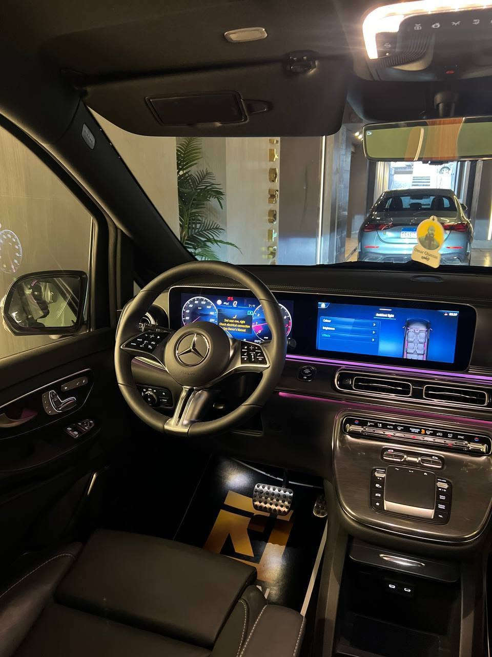 Mercedes V300 
Exclusive LWB
Model 2026
Zero
2000Cc 
237Hp
9-Speed Auto
Electric Doors

كراسي تسخين وميموري 
امبينت لايت 
سماعات برومستر 
جنوط 19 انش 
كاميرات 360

لون اسود فرش اسود 

السعر : ممتازه جدا ❤️❤️


**إذا كنت صاحب هذا الإعلان وتريد حذفه لأي سبب، رجاءا أرسل رسالة إلى الدعم الفني**