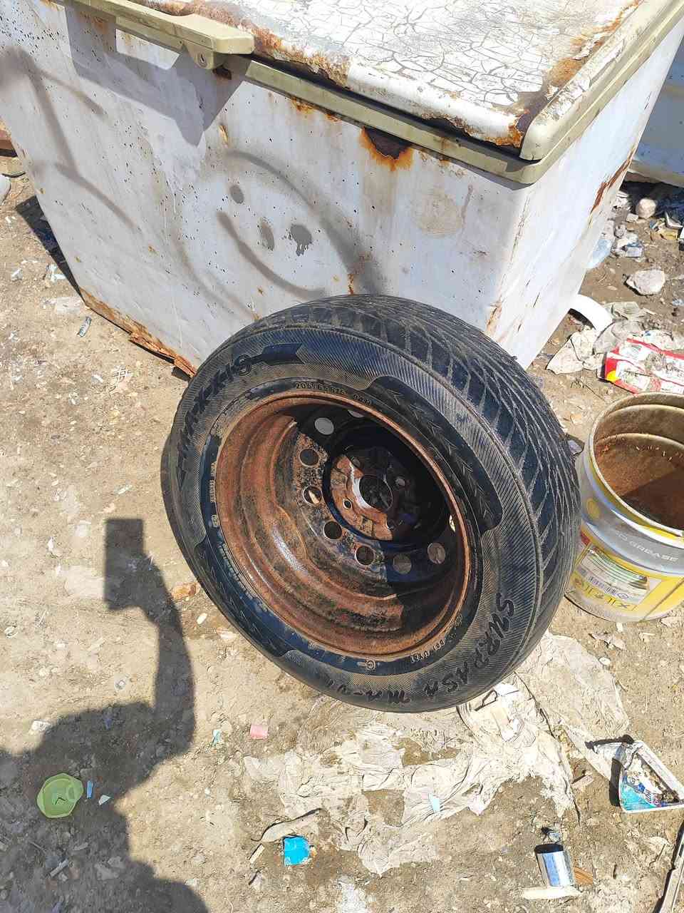 للبيع: تاير ورينج (جنط) حديد - قياس 15 🛑

​القياس: 205/65R15.
​الحالة: التاير بحالة جيدة جداً ونقشته واضحة (نظيف).
​الرينج: جنط حديد أصلي (محتاج فقط صبغ أو تنظيف بسيط للصدأ السطحي).
​يركب على أغلب السيارات مثل:
(كامري، سوناتا، ألتيما، أكورد، وأي سيارة رينج 15).***********
