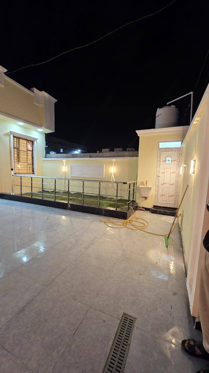 السلام عليكم واسعد الله اوقاتكم
***********
يتوفر بيت للبيع  
سعر بلاش 
#طابو ملك صرف زراعي عراقي سند 25 
مساحة البناء 300 م
يحتوي البيت على 
 3غرف 
ديوان 
مطبخ
صاله 
صحيات داخلي وخارجي
كراج سياره

#البناءجديد 2026 درجه اولى وجاهز من كلشي  منطقه
 هدوئ ومتوفر بيها جميع  
 الخدمات ماء كهرباء مدارس قريبه مستوصف سوك كافة الخدمات متوفره

البيت فارق وجاهز للسكن

#العنوان : بصره ابي الخصيب حي العسكري قرب المحكمه الجديده
( السعر  130 وبي مجال )
***********
