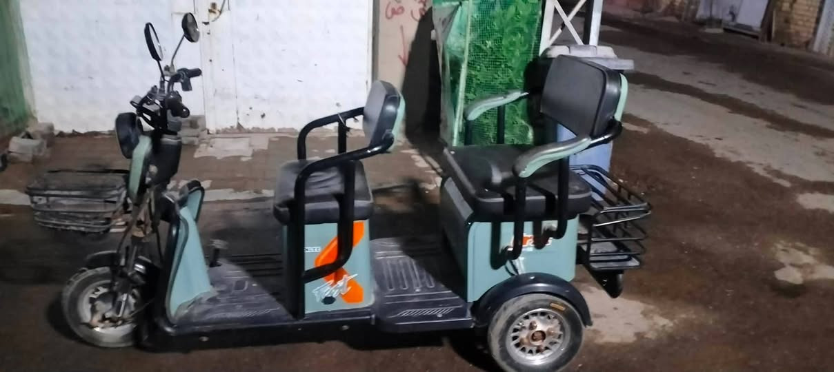 مكلف بالنشر دراجه شحن ثلاث عجلات اربع بطاريات تمشيك 40 كيلوا بالشحنه الواحده  سرعه 50 مكلف بالنشر رقم صاحب الدراجه ***********
