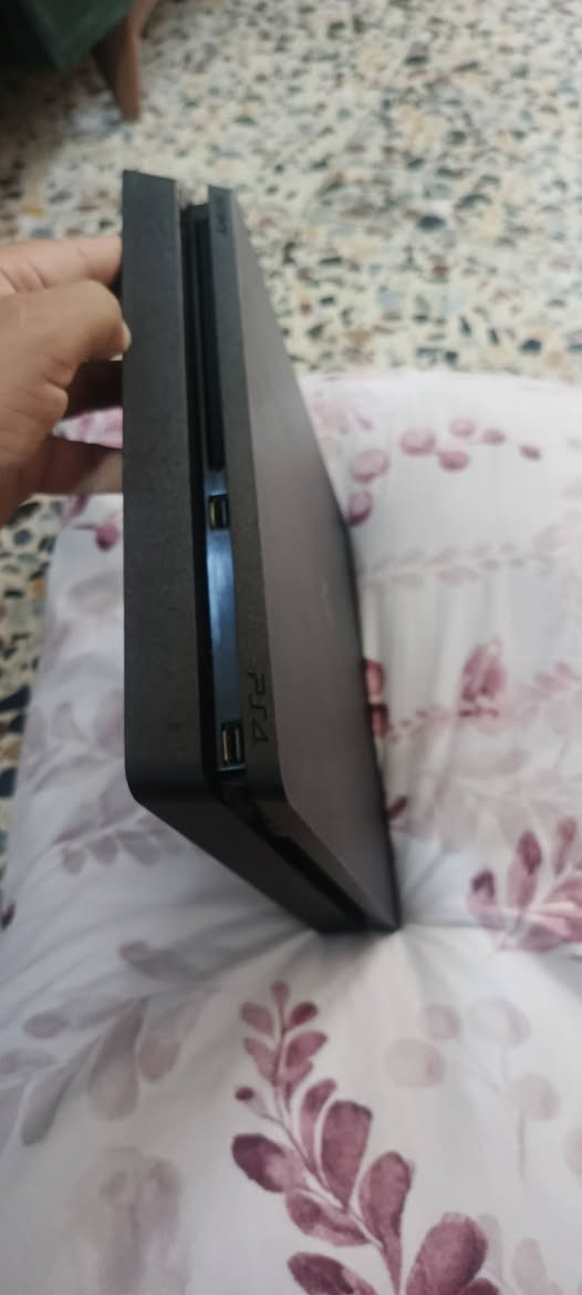 السلام عليكم
للبيع‼️
بلي فور  سلم 
نظام ابو قرص 
مهكر 
جهاز نظيف  ما مصلح انطيك بي ضمان 
إذا مصلح اخذه بلاش 
ذاكره 500
جهاز كامل ملحقاته 

سعر 300 الف 
جهاز منزل بي لعبات خير من الله 
العنوان بغداد الحسينيه 
رقم الهاتف ***********

