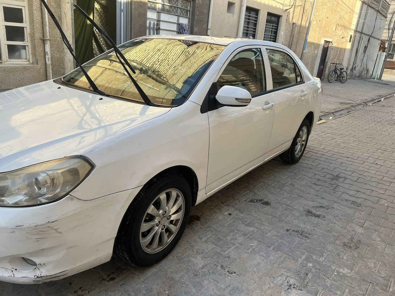 بي واي دي موديل 2013 نضيفه مثل ما موضحه بل صور بصمه تحكم ستيرن فول مواصفات بيه شويه نواقص بس اني اريد ابيع على حطته تخم تاير جديد السعر 45 ورقه وبيه مجال 
مكاني بغداد الجديده 
رقم الهاتف *********** بس وتساب شغال السيم كارت مغلق
