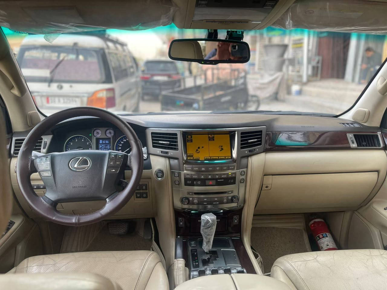 🔥 لكزز LX570 S — ملك الطرق 🔥***********
المواصفات الكاملة:

🚗السياره2010 ممشه 300

🚗السياره2010 ممشه 300 

🚗 محرك 8 سلندر (V8) سعة 5.7 لتر

⚡ قوة تقريباً 362 حصان

🔄 قير أوتوماتيك 8 سرعات

🛞 دفع رباعي دائم (4WD)

⛽ خزان وقود كبير مناسب للسفر

✨ الفئة S (Sport):

• كِت رياضي خارجي (شبك + صدامات مميزة)

💺 الداخلية:

• جلد فاخر (تبريد + تسخين للمقاعد الأمامية والخلفية)

• تحكم كهربائي بالمقاعد + ذاكرة

• فتحة سقف

• ثلاجة (Cool Box)

📺 التكنولوجيا:

• شاشة وسطية كبيرة + شاشات خلفية

• نظام صوتي فاخر

• كاميرات 360 درجة

• حساسات أمامية وخلفية

• تشغيل بصمة + دخول ذكي

🛡️ الأمان:

• نظام مانع الانزلاق

• نظام المحافظة على المسار

• مثبت سرعة ذكي

• وسائد هوائية متعددة

📍 السيارة نظيفة جداً وجاهزة للفحص

💰 السعر 300
