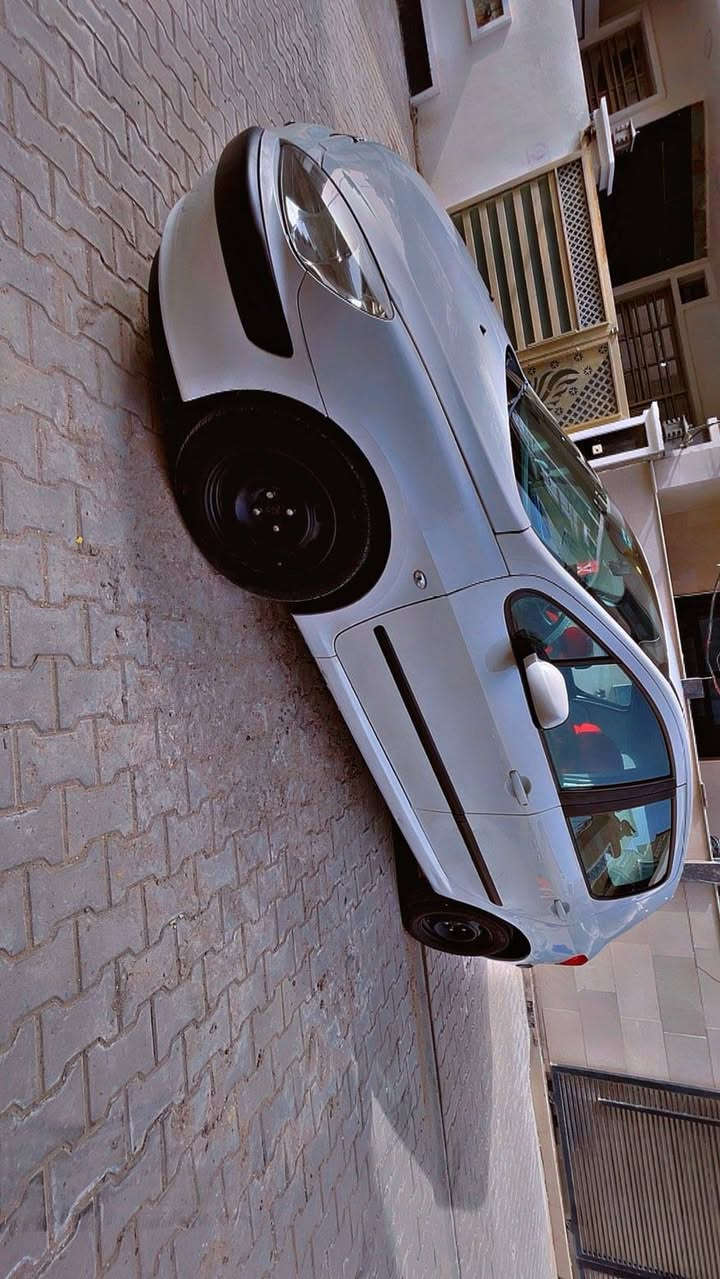 السلا م عليكم
بيجو 307 موديل 2005
لون ابيض رقم بغداد
 سنوية لل28 تحويل ثاني يوم
محرك كير تبريد كهرباء كفالة
صدر جديد باتري جديد شاشة كاميرا دوشمة كشنات دوشمة أرضية كله جديد 
السيارة جاهزة بدووون اي نقص 
الصبغ جاملغ ودعامية وهذني بلاستك مينحسبن
السيارة بالواقع احلى من الصور بهواية
السعر 55 ورقة وبيها مجال بسيط 
للاستفسار الاتصال على الرقم 
***********_ 
***********_
محمد حازم
