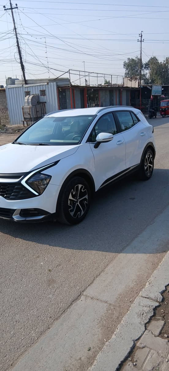 السلام عليكم سبورتج خليجي موديل 2023 رقم أربيل تحويل او وكالة 
بيها طخات كما موضح بالصوره تباع على وظعها الاستفسار ***********.   *********** مكانها بغداد سياره ماشيه  23 سياره سابقة مكفوله سعرا 182 وبيها مجال شراي
