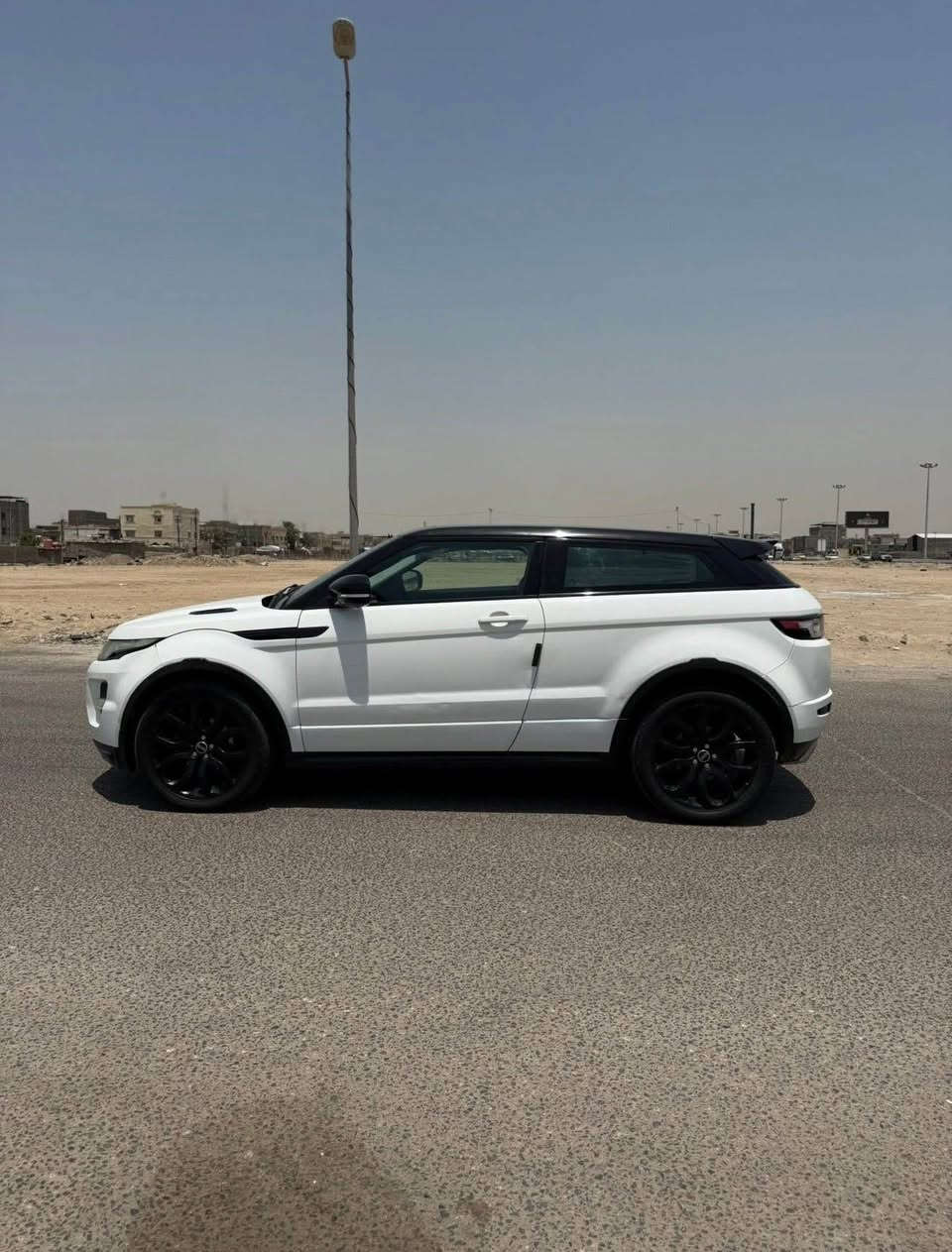 للبيع رانج روفر ايفوك 2012
فول مواصفات 
حساسات  خلفي
كشافات ضباب امامي خلفي
صندوك كهرباء
ليد نهاري
كير ماوس 
زراك لايت
هند بريك بصمه
اوتو سايد بريك
كشنات جلد سبورت 
كشنات كهرباء امامية
ميموري كشنات امامية
حساس مرآة وسطية وجانبيات
مراة قلاب عند تغير الكير الى الوراء
قمارة بانوراما كاملة على طولها
مري شفط
اشارات بالمراية
اربع انظمة قيادة 
نظام سبورت للتسارع مع شفتات للقيادة خلف الستيرن
نظام كروز سرعة للطرق الخارجية مع امكانية القيادة باليد للبانزين والسرعة بدل استعمال الارجل
نظام التحدث مع السيارة للتحكم بالاوامر الصوتية للراديو والمسجل
تحكم ستيرن كامل 
وبعد مواصفات بيها
انارة داخل 
نظام صوت مرديان جدا مميز
وبعد مواصفات 
السعر 96 وبيها مجال قليل 
*********** البصرة, العراق
