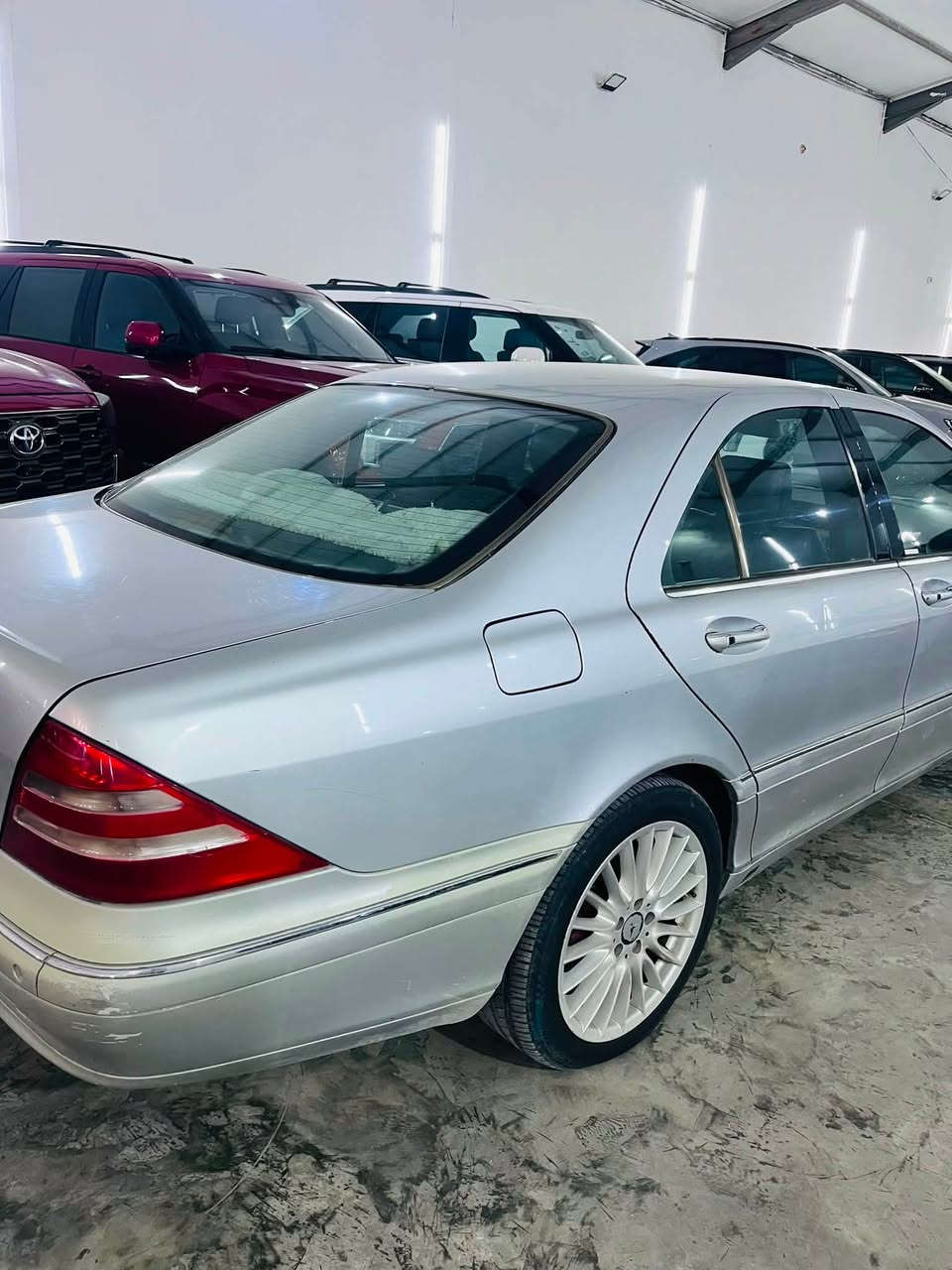 للبيع مارسيدس نوع غواصة موديل 2000 
فئة S320 
الوحش الالماني 🇮🇲
لون صلفر 
رقم اربيل الدولي 
سيارة بلادية من كلشي 
مكفولة كفالة عامة كير و مكينة واحد ع واحد 
معروفة مواصفات الغواصة 
المعرف لا يعرف 
بيها قطعة صبغ الجامرلغ الايسر الخلفي داخل الصور 
عنوانها ديالى بعقوبة 
اي استفسار ***********

