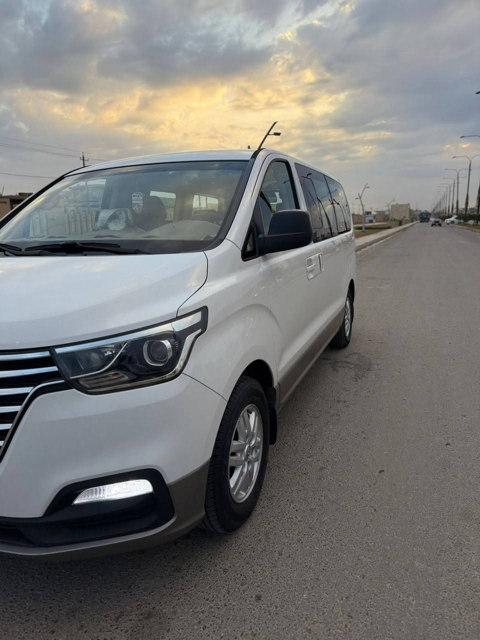 السلام عليكم للبيع ستاركس 2020 كفاله عامه من صبغ وضربه ماشيه 70 الف جاهزه من دون نقص كير ومكينه مكفولات السياره مال شركه مطلوبه ابيع بدون تحويل السعر 150 ورقه وبيها مجال لل أستفسار الاتصال***********
