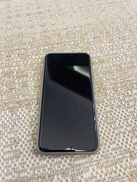 أيفون 11 برو ماكس مكفول ذاكرة 256 بطارية ٧٤ ممفتوح فيس أيّدي شغال المك...