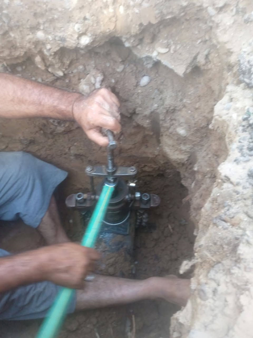 سلام عليكم نعمل بسحب ماء مجاري ريسي جميع مناطق بغداد ***********
