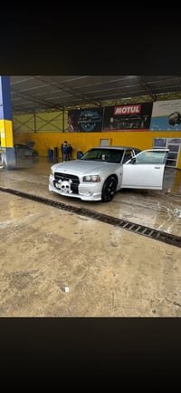 چارجر للبيع موديل 2009  مكينه كير جديد كهربائيات بلاد  سياره بسمي تحوي...