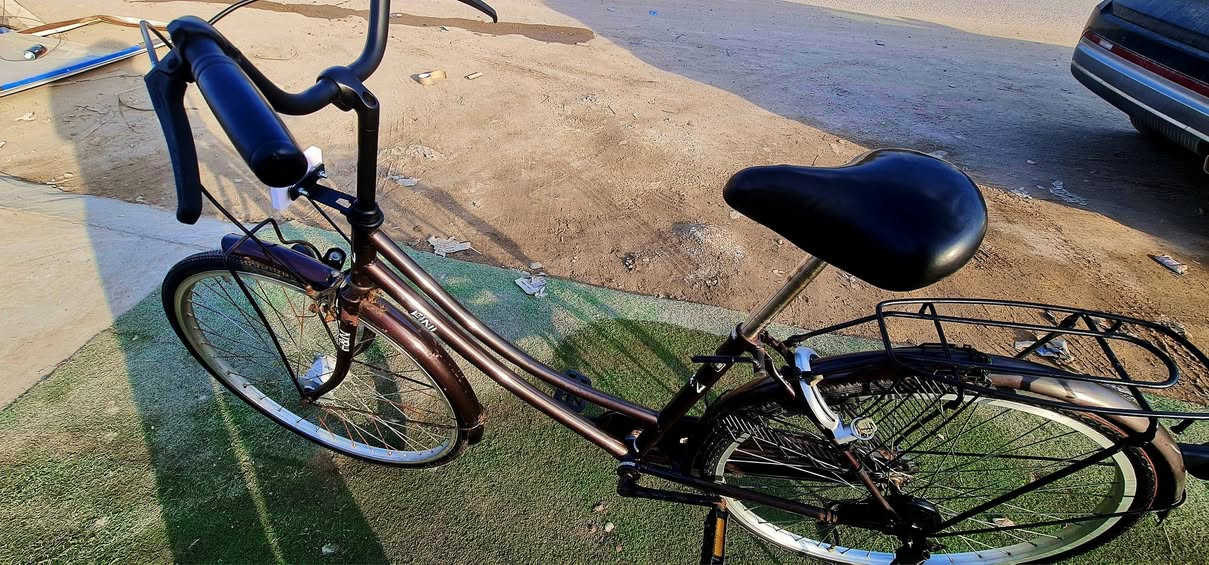 بايسكل للبيع جديد ومرتب السعر 100 قفل مستعجل ع البيع المكان 
مقابيل حي الجامعة خاص موجود أو اتصل 
***********
