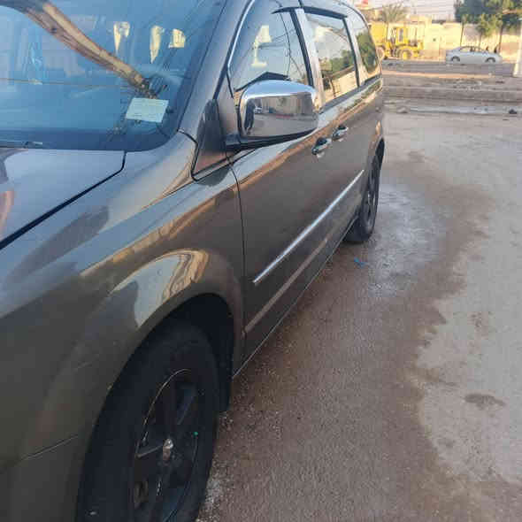 السلام عليكم عندي دوج كرفان موديل 2010محرك3800بغداد لون فيلي ماشيه 155 استخدام شخي فئهSXT كير محرك صدر امامي خلفي تبريد 3قطع عوزه بس غاز حادثه بأمريكا جاملخ خلفي وشويه كلين جاملغ امامي واكو شخوط حالين موضحة بالصور  السياره خير من الله جاهزه كامره امامي خلفي شاشه ضد الكسر بسعر 125قابل للتفاوض اومراوس حسب القناعه***********
