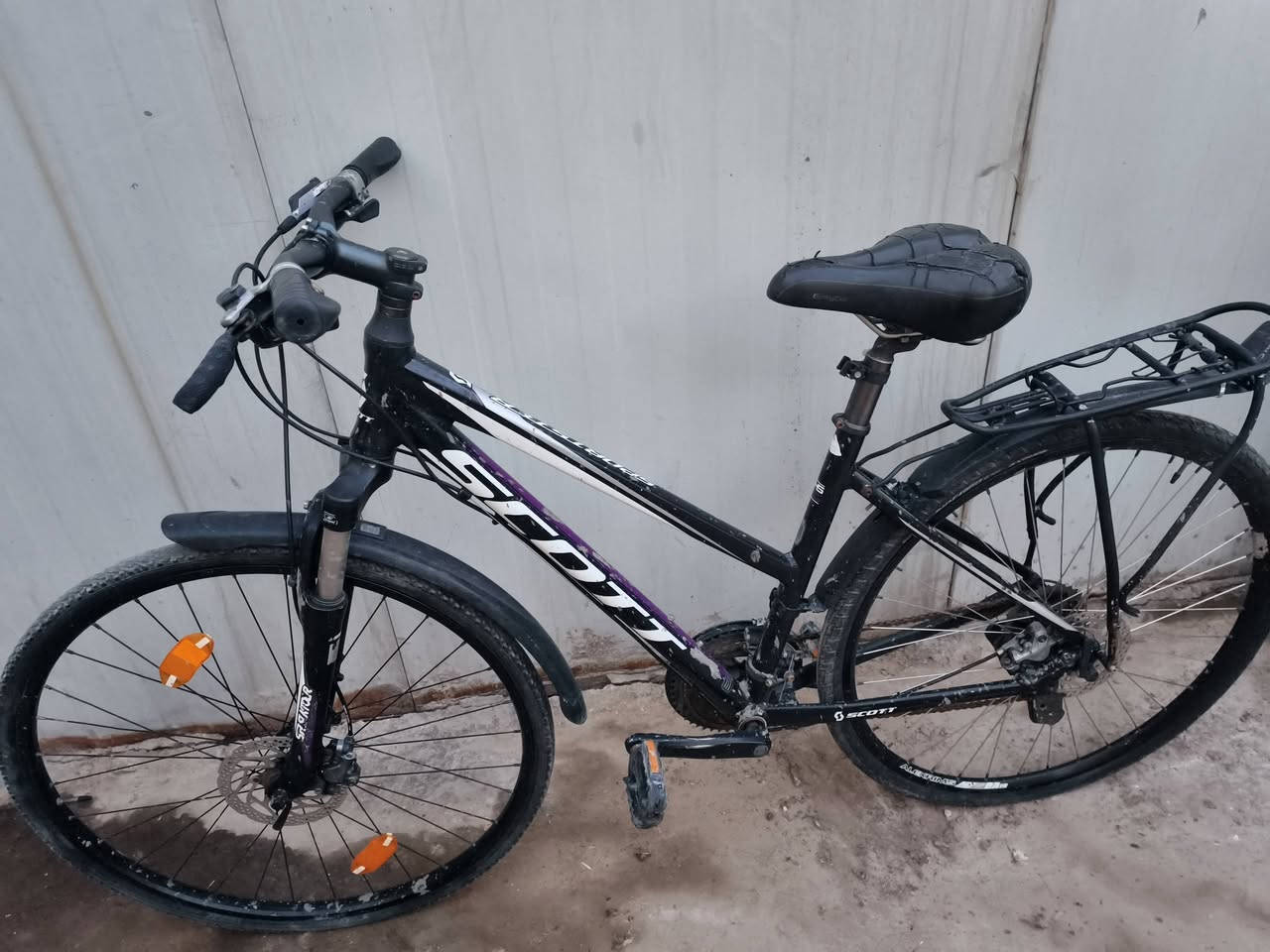 السلام عليكم بايسكل نوع سكوت مال ترحال حجم 26 m فوول اللمنيوم وزن جدا خفيف بي سستم شيمانو وتايرات كتان ودبلات اماميه وبريكات دهن عكرب 7نمرخلفي و3امامي 
ملاحظه البايسكل متروك يرادله تنظيف لان واكع عليه سمنت ومبين بالصور سعره 275وبي مجال حك جيه


**إذا كنت صاحب هذا الإعلان وتريد حذفه لأي سبب، رجاءا أرسل رسالة إلى الدعم الفني**