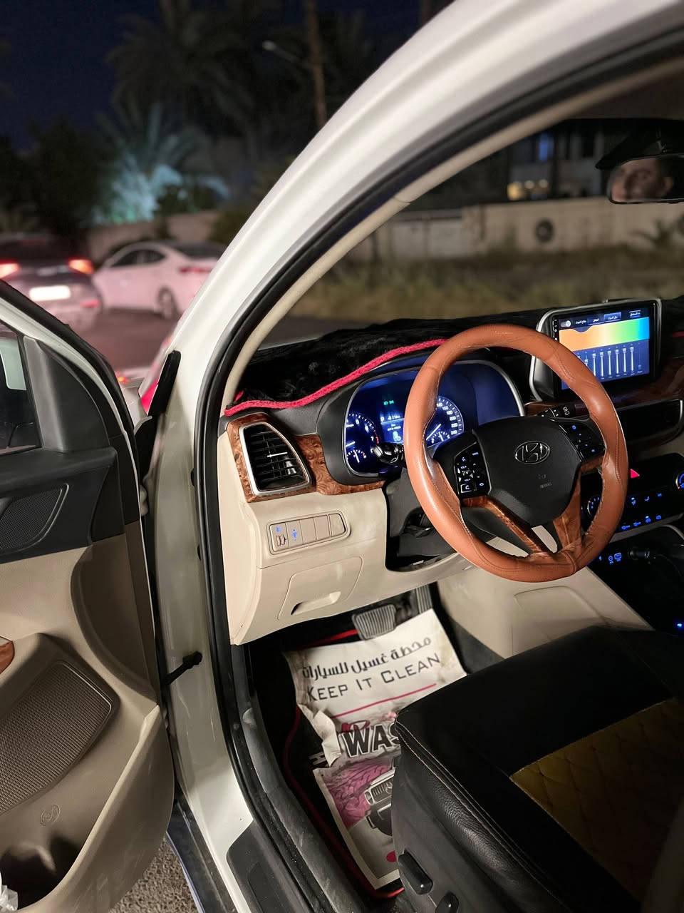 السلام عليكم توسان 2020 خليجي مميزات
حساسات امامي خلفي
شاشاه ذكيه لمس
سماعات دمامات
التبريد ثلج خير من الله
ماشيه 113الف كيلو
السياره كلشي مابيهة ماعده السونار
السنويه جديده محوله باسمي قبل 20يوم
للتواصل ***********
