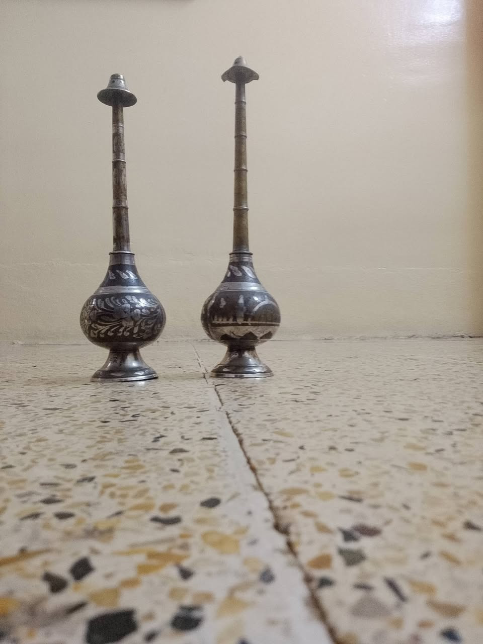 السلام عليكم عندي هذني مال ماء ورد للبيع اثنينهن بعشر(10) وبي مجال التواصل عبر الخاص وهاذا رقمي (***********)وبي وتس
