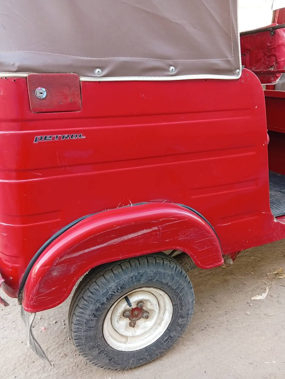 18شهر 12سنويه بابل معمره ومصبوغه عام مكينه 20مجفته ونعمه تخم تاير بيهه دوشمه جديده  مسجل ونشره داخليه كهربائيات كلهه شغاله لايت زنون العنوان بغداد سبع قصور ***********
