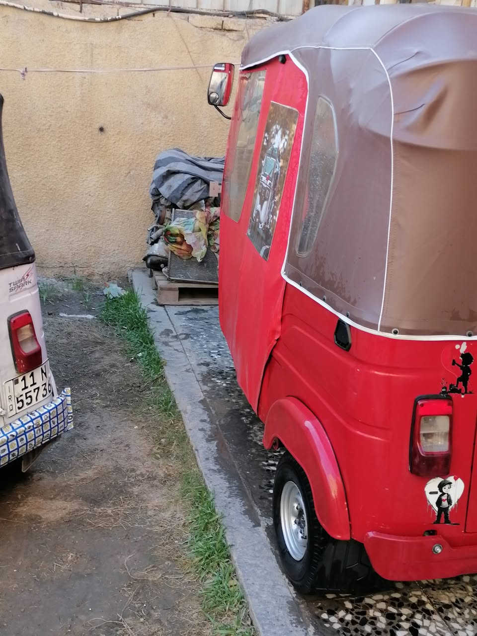 سلام عليكم شباب تكتك موديل 22 شهر الخامس تكتك نضيفه بيع سريع السعر 8:ونص وبيها مجال رقم الجوال *********** مامتواجد ع الفيس ولاواتساب بس ع الهاتف
