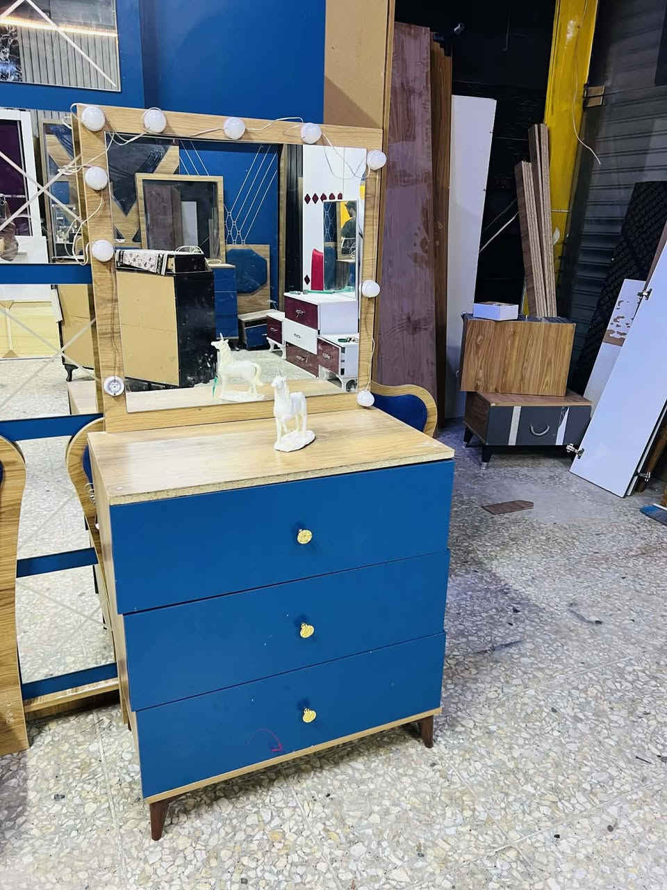 غرفة نوم مستعملة🇹🇷
أسره منفصله 👬
 نضافة90 ٪💯
عدد القطع / 5
نضام / أبواب 💢
سعرها / 400قفل 💸
شد ونقل داخل بغداد مجاني🚛
يوجود توصيل محافضات 🚛


**إذا كنت صاحب هذا الإعلان وتريد حذفه لأي سبب، رجاءا أرسل رسالة إلى الدعم الفني**