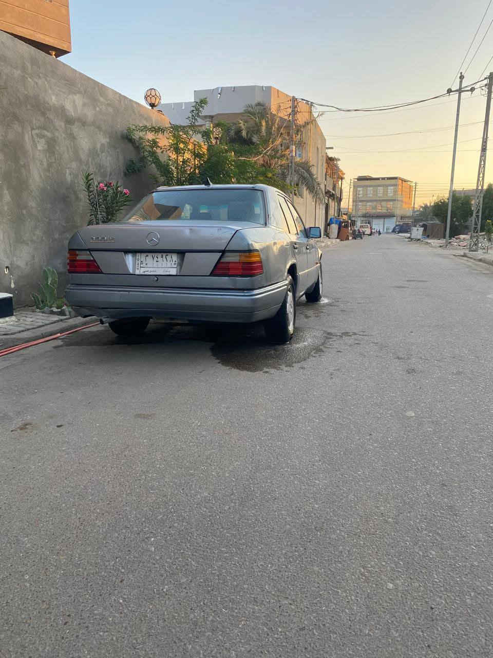 السلام عليكم
مارسيدس دب 1991 محرك بطه 2500
كير ومحرك خير من الله
مصبوغه للجماليه بدون ضربه 
القواعد سليمات علبلاد والتبريد شغال نقصه بس غاز
العنوان البصره القرنه
***********
