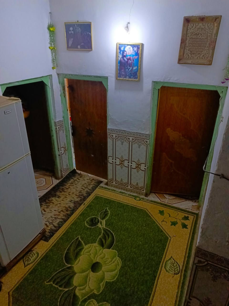 السلام عليكم 
بيت للبيع طابقين في منطقة السيدية مقابل الشقق السكنية المساحة 200م
رقم العقار 450/ 42 طابو صرف 
ثاني بيت عن الشارع العام
منطقة متكاملة من ناحية البناء 
الطابق الأرضي 
غرف نوم عدد/ 3
مطبخ/1
ديوانية/ مساحتها 11×4
صحيات داخلية وخارجية 
الطابق الثاني 
غرف نوم عدد 2
صالة 8×4
صحيات 
البناء/
الطابق الأرضي/ طابوك 
الطابق الثاني/ فرمستون 
السقف شيلمان/ أوكراني 
الأساس البتلو (كونكريت)
سنة البناء 2014
السعر 85
رقم صاحب البيت 
***********
