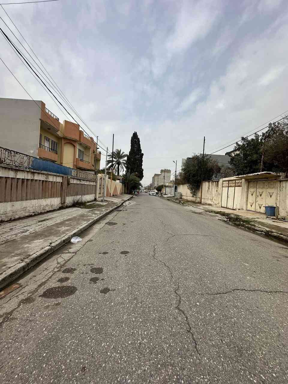 للبيع دار بناء قديم بسعر الارض  

✅حي الزهور الاولى موقع مميز ( قرب مذخر الحكمة  )

⬅️️ مساحـة 510 واجه 17 متر 

⬅️يقع على شارع بعرض 12متر

⬅️سند طابو ملك صرف 

⬅️سعر المتر مليون ٢٥٠  الف 👉 

⬅️ نستقبل جميع عقاراتكم و طلباتكم على الارقام او مراسلة

◀️ للاستفسار الاتصال 

    ☎️ ***********
☎️ ***********
ستقبل عقاراتكم و طلباتكم على الارقام اعلاه او مراسلة صفحتنا او زيارة المكتب
