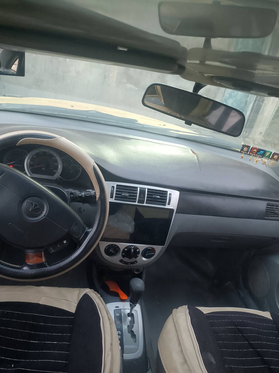 سلام عليكم سوزوكي موديل 2007 مصفره هيئه وقرامات ورقم نكليزي بسمي  كير اتوماتيك محرك خير من الله  السعر 45 وبيها مجال حك الجيه مكاني بغداد السريع الجديد رقمي ***********بي واتساب اثير ***********
