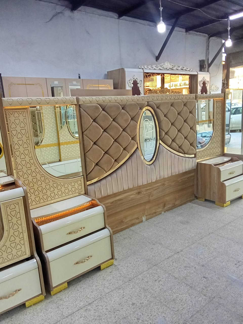 عرض خاص وحصري غرف ضخمه خمس قطع 

شد ونقل كامل مجاني داخل الموصل 

السعر 650

اي استفسار ع واتساب 

***********
***********
