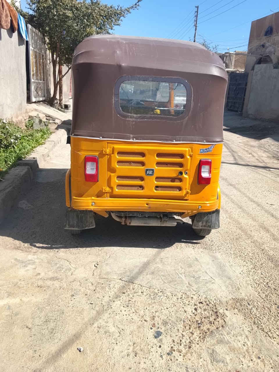 تكتك للبيع مصبوغه جماليه 6وربع وبيها مجال 
لعنوان /بابل سكندريه
رقم /***********
