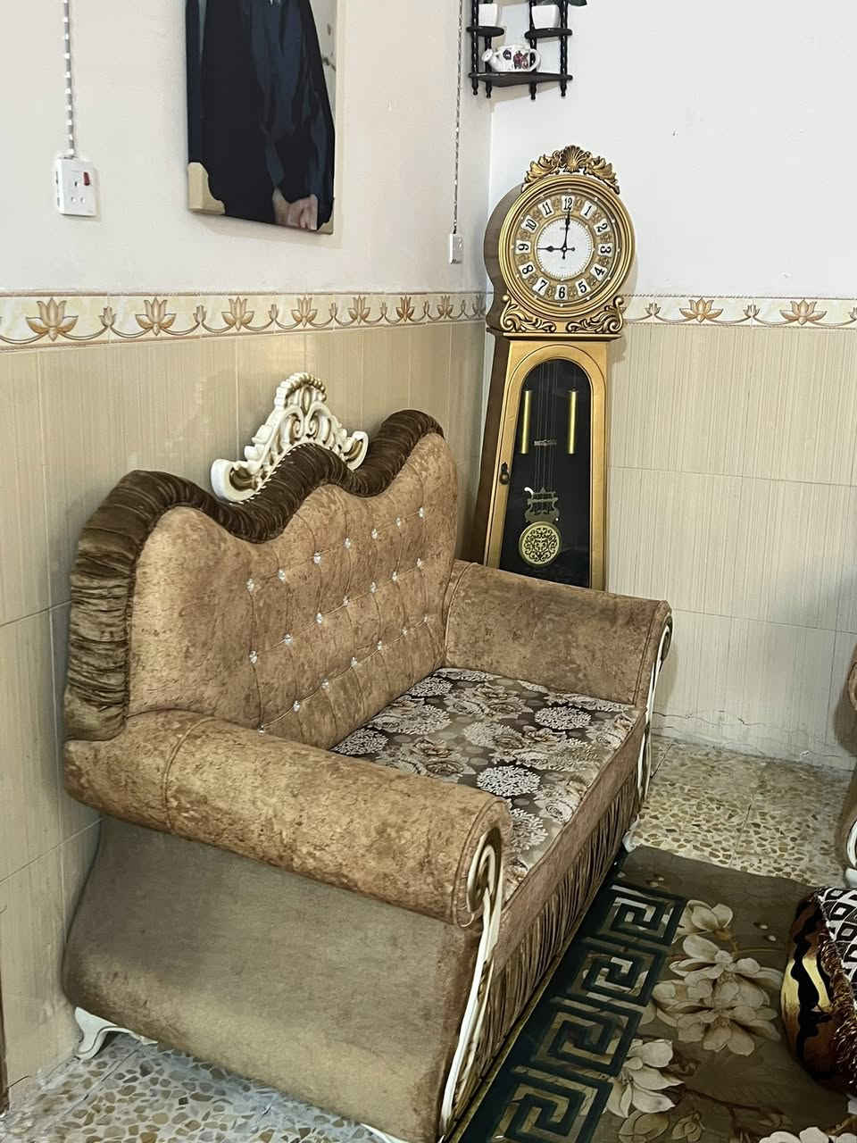 تخم ابو التاج سعره ب٥٥٠  وكعده سعرها ب ٣٥٠  وثنيهن التخامه بيهن مجال وباقي الثريات ب ٣٠ الزوج للاستفسار ***********
