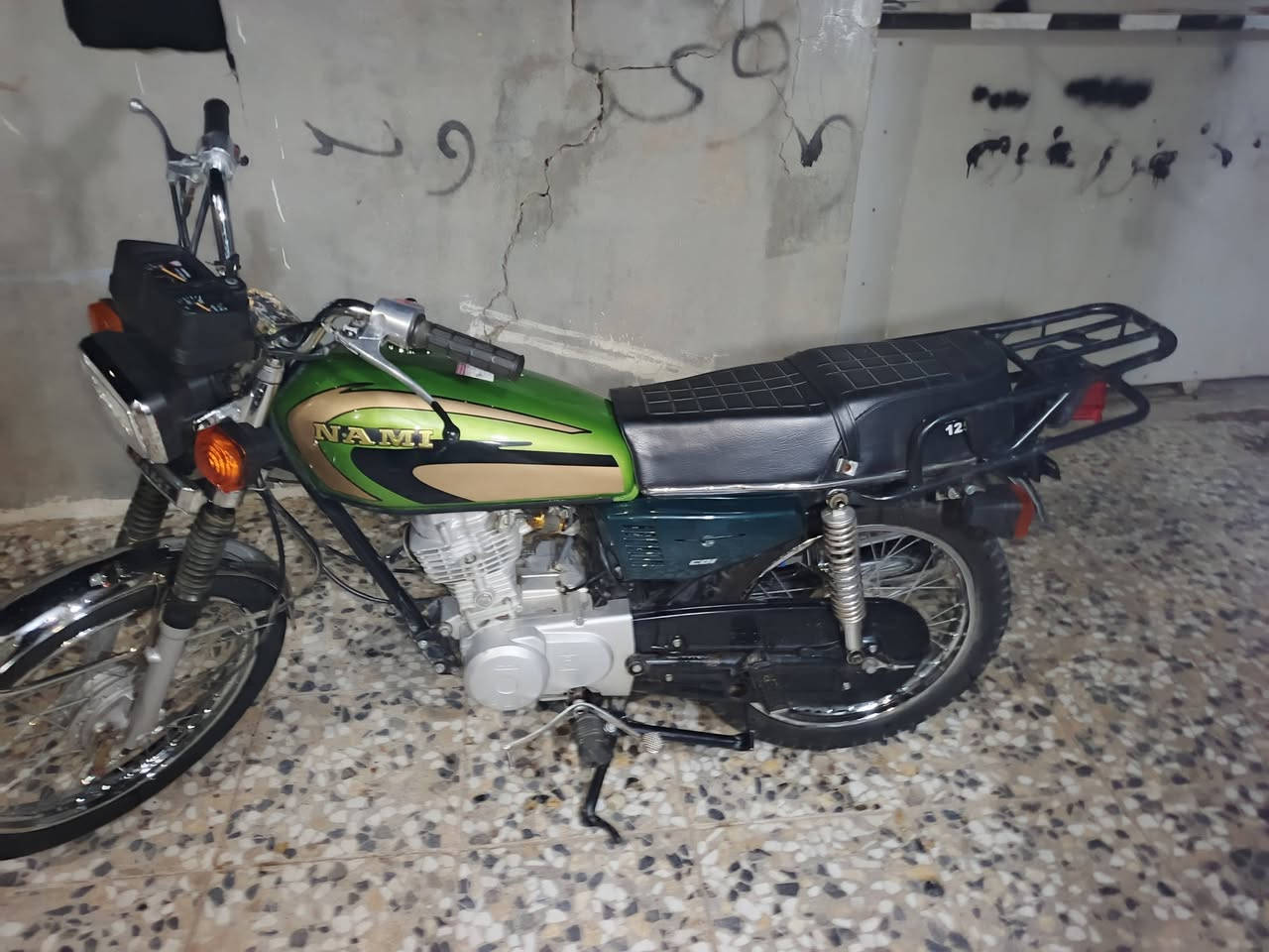 السلام عليكم دراجه للبيع تعمير كله 25 بس المكينه شلامجه 23 اوراق  دراجه كل نقص مابيه سعر 575 وبيه مجال وترهم مراوس مكاني بابل المسيب رقم تلفون ***********
