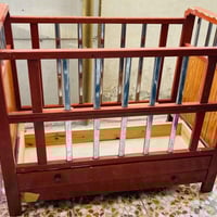 جرباية للاطفال خشب عراقي قياسها 115×65  سانتيم ..وزنها ثقيل مع اعمدة س...