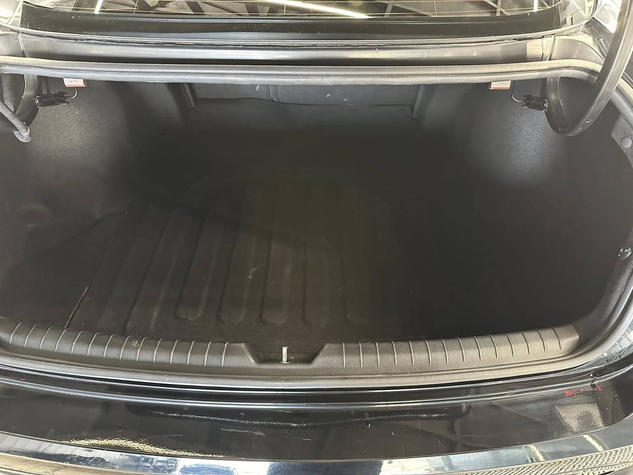 السلام عليكم للبيع
سوناتا ان لاين(2500) تيربو مرغوب 

موديل :2023

‏NLINE : الصنف

سعة المحرك : تتمتع سوناتا N Line الجديدة كلياً

بمحرك توربو GDi 2.5 يولد قوة قصوى تبلغ 290

حصاناً مع كير دبل كلج 8 نمر

اللون الداخلي : جلد وكنتاره رصاصي

نظام توقف تلقائي عند الرجوع

ويل كب NLINE 

‏BOSE  سستم صوت

أكياس هوائية: 10 (جميع الايرباكات اصليه)

المصابيح: زينون - إضاءة ليد- ليزر

‏carplay نظام-

لون اسود

ماشيه42 وقابل للزيادة 

رقم اربيل 

# الحادث ربع البنيد والجاملغ الخلفي ايضاً ربع صبغ 

مكينه كير كفاله

موصفات السيارة

نشغيل بصمه

بانوراما+تبريد قطعين+تبريد شاشة بيانو منفصل تشغيل عن بعد

قياده ذاتيه

تحديد مسار

تنبيه خروج عن المسار

نقطه عمياء

4 رادارات  2  أمامي و 2 خلفي

شاشه كبيره +كامره دواره دقه عالية

لايت زنون 4عدسات الانارة الداخلية لد

فول تحكم ستيرن

+كير بصمة +هاند بريك بصمه+أبواب بصمة

اوتو هولد +حجر بيئة بلادي

كشن السائق كهرباء +بالكشنات الامامية حضن سبورت

شحن واير لس

شحن السريع

دشبول دجتل متغيل الالون مع وضعيات القياده

٤وضعيات قيادة

نظام ترحيب عند الاقتراب

نضام اوتو هولد-12 سماعة داخلية

رادار جانبي بالمري +اشاير بالمري

مانع تصادم امامي خلفي

السعر خاص او الأتصال ***********

***********
