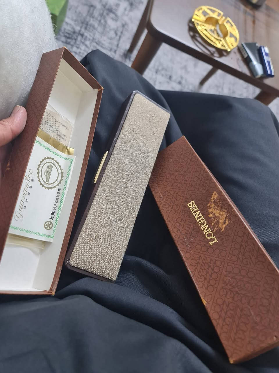 لونجين كوارتز نظافة ٩٩% سير كامل وبكامل مرفقاتها علبه داخليه وخارجيه واوراق


**إذا كنت صاحب هذا الإعلان وتريد حذفه لأي سبب، رجاءا أرسل رسالة إلى الدعم الفني**