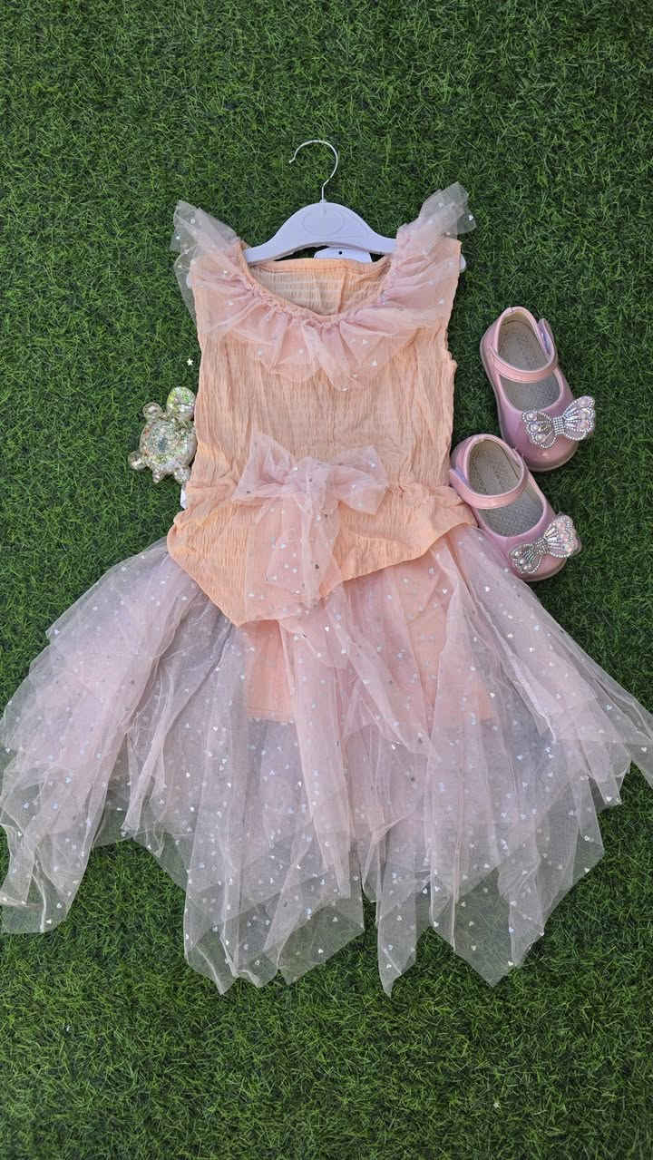 "البداية الأجمل لأميرتك الصغيرة! ✨👗
​يسعدنا جداً الإعلان عن إطلاق أولى مجموعاتنا لملابس البنات الصغيرات. قطع صُممت بحب لتجمع بين الأناقة والراحة التي تحتاجها طفلتك في كل حركة. 🌸🎀
​تصفحي الصور وشاركينا: أي قطعة أعجبتكِ أكثر؟ 😍👇
​📍 متوفرة الآن بمقاسات مختلفة.
📦 للطلب أو الاستفسار، تواصلوا معنا عبر الخاص
​#ملابس_اطفال #بناتي #أزياء_بنات #فاشن_اطفال #جديدنا #أناقة_طفلتك"


**إذا كنت صاحب هذا الإعلان وتريد حذفه لأي سبب، رجاءا أرسل رسالة إلى الدعم الفني**