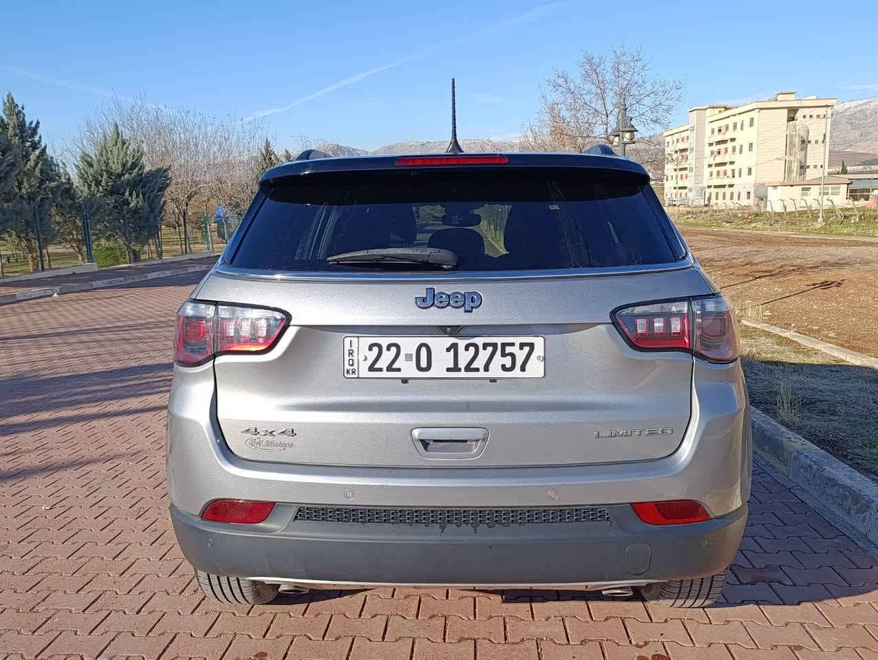 جيب كومباس limited 
موديل 2023
لون سلفر سقف اسود بلادي
ماشيه 60 الف ميل 
سعر 170 ورقه مرقم اربيل جاهز
حادث سيارة/ بدون صبغ مكفوله 👍
فقط شبرين دعاميه امامي صبغ/الباقي مكفول✋

صور حادث مرفق مع صور السيارة

بدون تعديل و شخوط و ملاحظات 🫰
حجم محرك 2.0 تيربو / 4 سلندر
كافه الايربكات سليمه 100 💯 بلادي ماطاك

مواصفات فول limited 1/1
بصمه+شغال عن بعد
فور ويل 4×4
كشن جلد +كهرب + هيتر
استيرن هيتر 
تبريد قطعتين
سقف اسود بلادي
تحكمات فول 
قيادة ذاتيه
تحديد مسار 
رادار امامي و خلفي و جانب 
شاشه ايباد كبير
بريك بصمه
كامره خلفيه
ويل كب كروم بلادي
بعد بيها اهواي مواصفات
سيارة على وضع الشركه كله بلادي حتى دعاميه 
راديترات و حجر بيئه  و رادار و لايتات كله بلادي شركه
سيارة باربيل /شركة نور البصرة موجودة 
شراي يتصل👇
*********** واتساب متوفر
*********** واتساب متوفر
