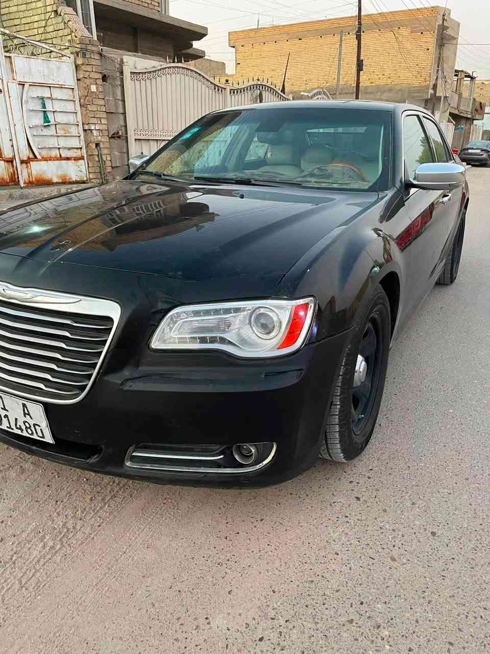 اوباما c300  للبيع
موديل 2013  3600 وارد خليجي  اللون اسود بيها بس جاملغ خلفي  جهة السايق مصلح بدون گص 
بانوراما /  حساسات / رادارات/ كلاص حار بارد  / بردة خلفية كعربائية  / كشن ميموري / تدفئة كشنات 
السعر 160 وبيها مجال 
***********
