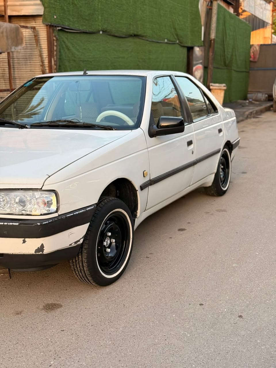 السلام عليكم 
سياره بيجو GLX 405  2010 
سياره كامله وجاهزه كير ومكينه وحداديه مكينه فرنسي 
صدر امامي خلفي جديد بدون ضربه فقط طخه بسيطه بقبق الجنطه موضح بالصوره سياره كامله ومصفره غرامات ورقم دولي مكان السياره بغداد الكريعات السعر  38$ وبيها مجال بسيط
***********

***********
