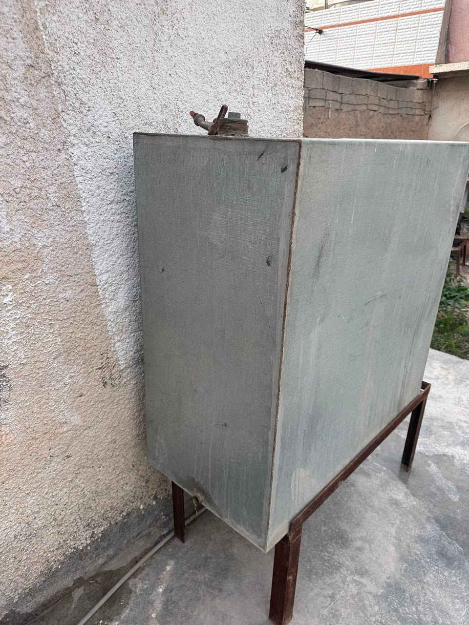 تانكي نفط للبيع اي عيب مابي سعره 60 بي مجال مكاني يم جامع سيد هاشم رقم موبايل ***********
