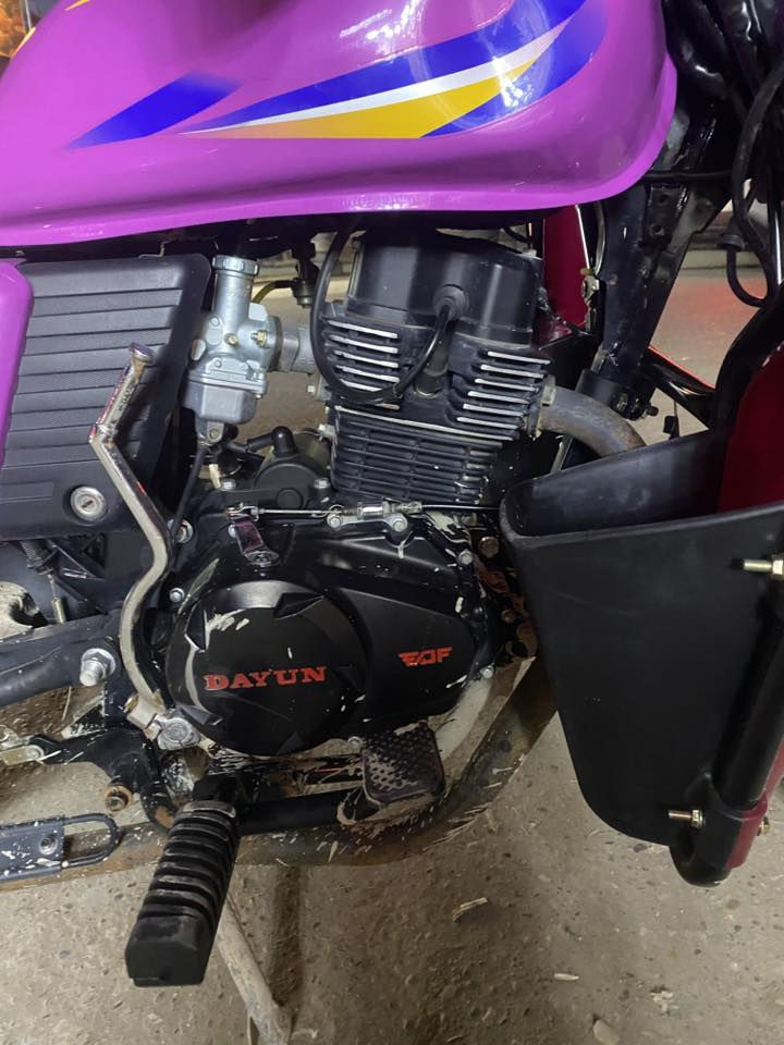 دايوان موديل 24 ماشيه17 دراجه مشتغله دلفري شي قليل مكفوله كفاله عامه من المحرك كهربأيات كلهة شغاله ويها درع وواقيه مال إيد وزنون ماعدا الصندوق السعر  مليون و375 لاستفسار *********** وبيهة مجال قليل
