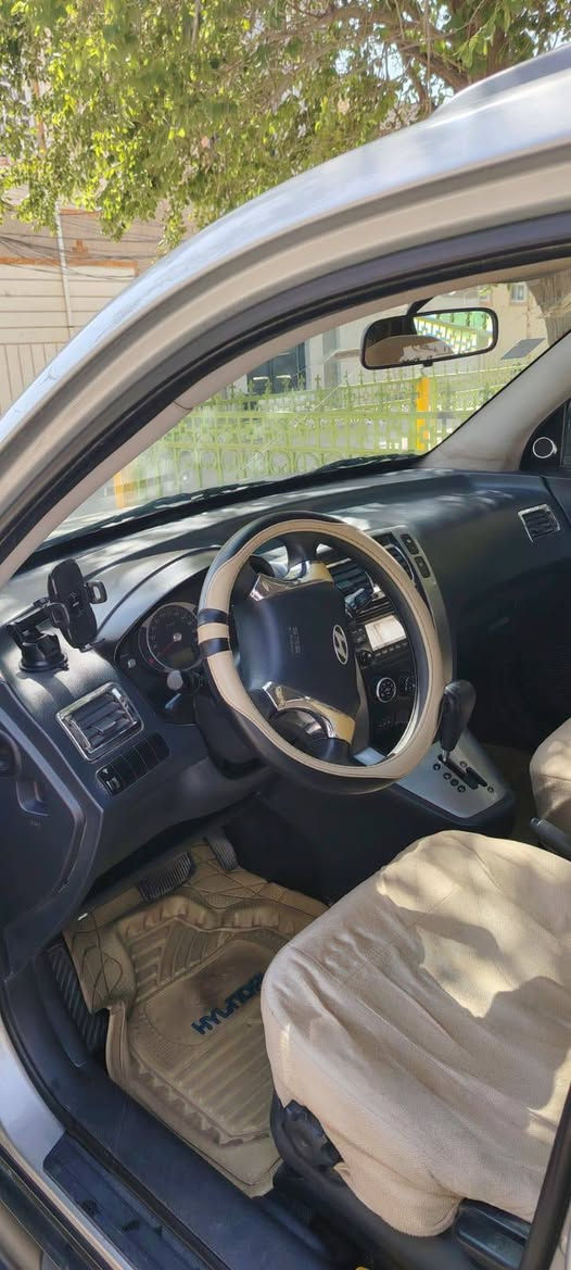 السلام عليكم 
للبيع هونداي توكسان 2009 نجف مكفوله من الصبغ والفتح مالت دكتور جامعي يعني مامتعوبه او على ايده 
محرك ٢٠٠٠ دوش مكفول تبريد مكفول
مقاعد جلد دواخل اسود
حساسات خلفية
مواصفات GLS
السياره باسمه والتحويل مباشر ثاني يوم
وحسب الصور الموضحه بالمنشور
السعر خاص علق تم وسيصلك السعر مباشرة على الخاص او للاستفسار اكثر الاتصال ***********
