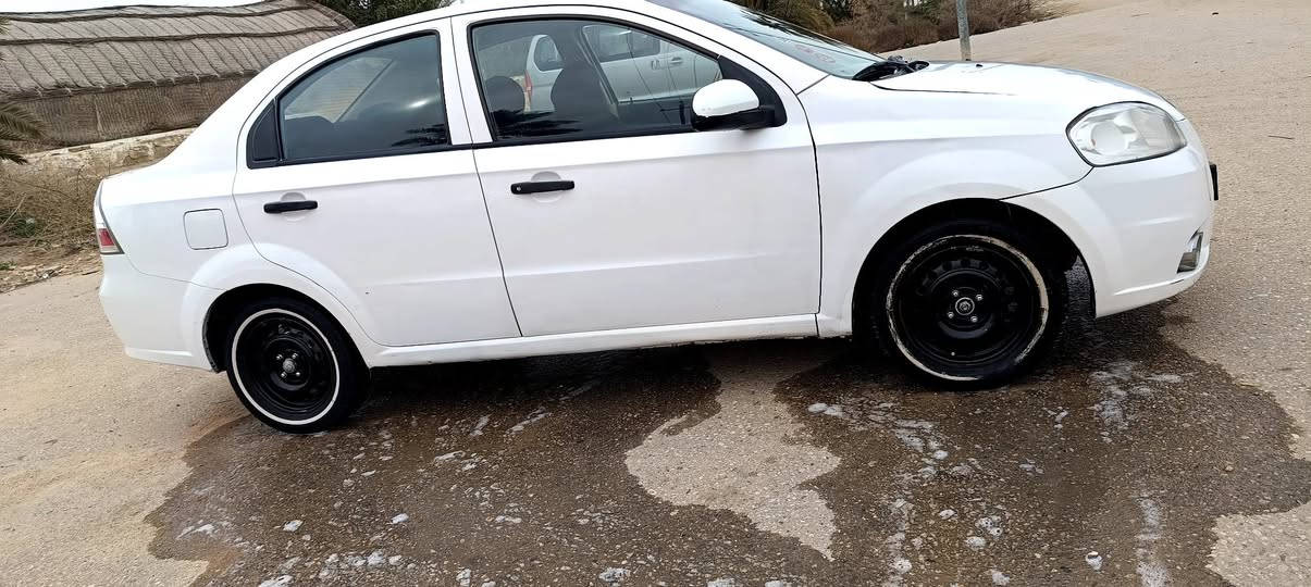 افيو موديل 2010 مكفولة من الضربة وتبديل فقد بارد أو رشات صبغ بسيطة مكينه مفتوح كير محرك خير من الله السيارة جاهزة من كلشي حدادية تايرات كهربائيات يعني كلشي ما تخسر عليها
مكاني نجف 
السعر 66
***********
