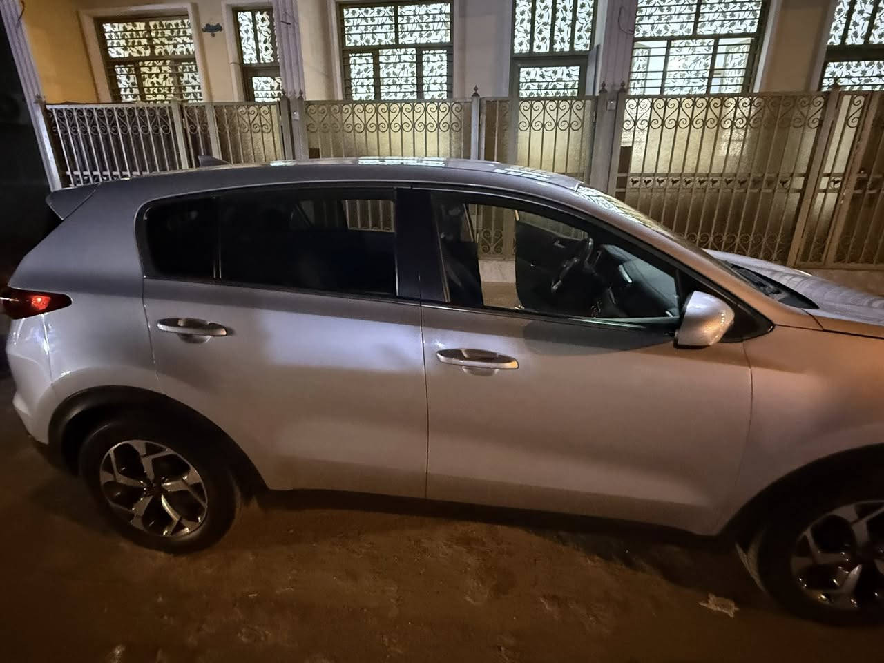 سلام عليكم 
سبورتج 
موديل 2020 
وارد أمريكي 
ماشية 81 
محرك 2400 
حادث جاملغ وبنيد 
سعر 165 وبيها مجال للطيبين 
مكان بغداد 
رقم تلفون ***********
