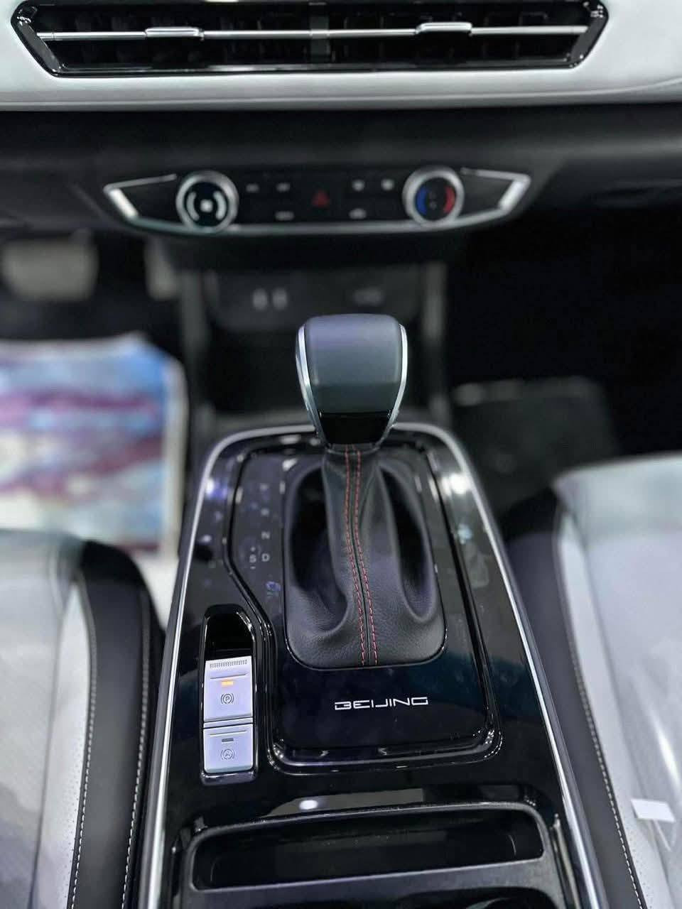 السلام عليكم سيارة بايك u5 صيني لون ابيض زيرمامشيه موديل 2026 سياره حره تتحول باسمك  السعر 150 وبيه مجال لان من الشركة نقد 165 ورقة رقم موبايل ***********
