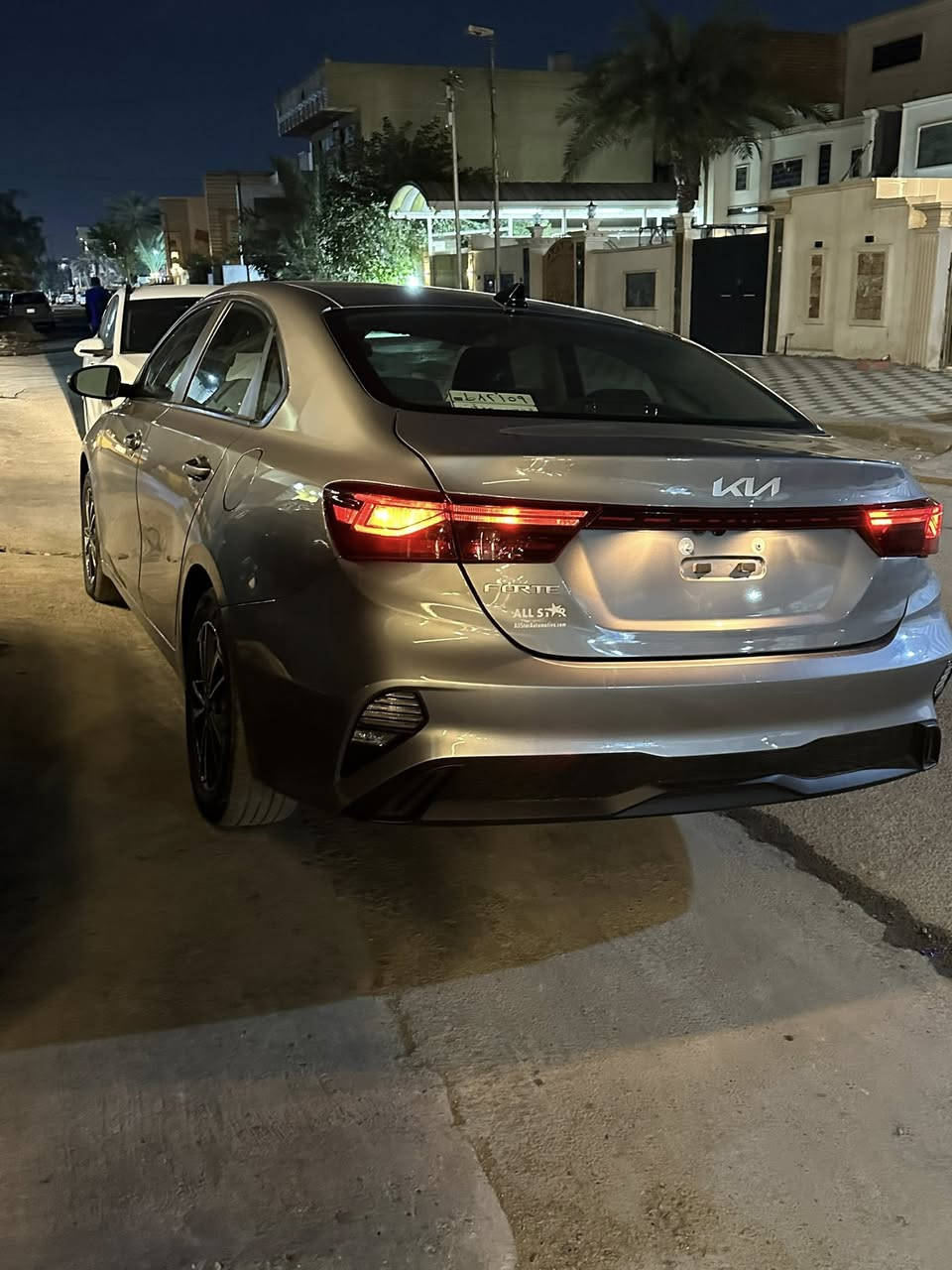 السلام عليكم
كيا فورتي وارد امريكي موديل 2024 
نص فول 
متبدل بابين و تكمه وسطيه 
حادثها مبين بالصور 
بدون رقم 
مكاني بغداد 
لتواصل عن طريق الواتساب 
***********
