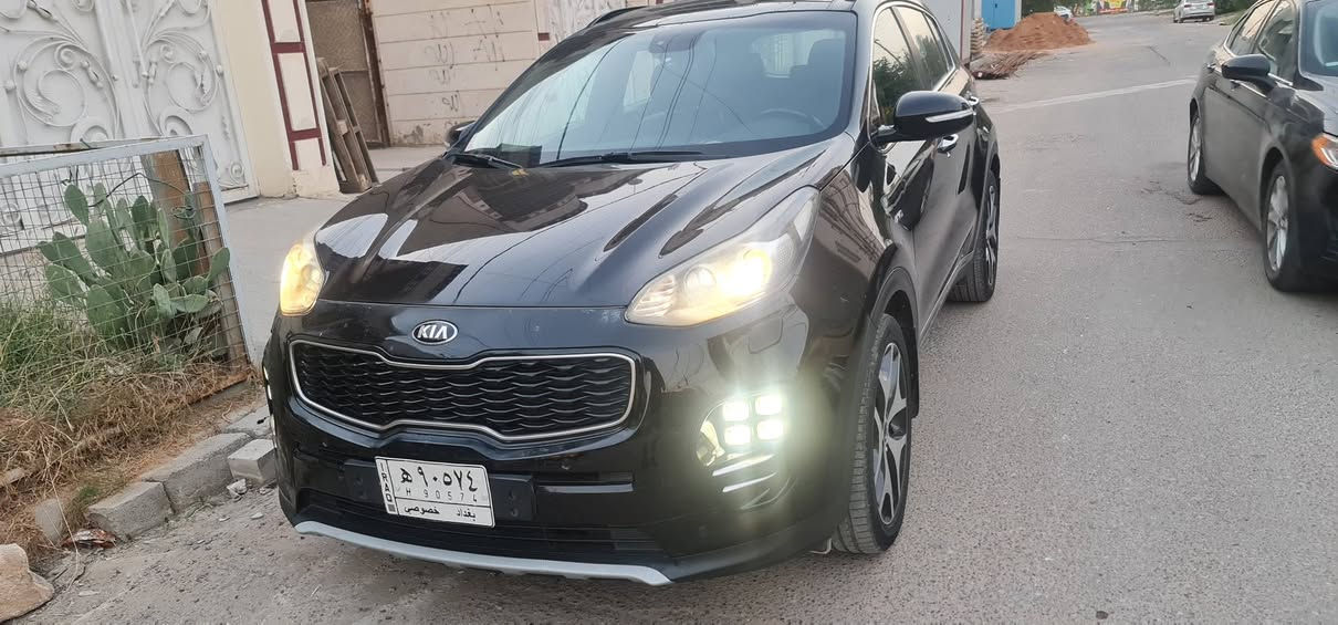 السلام عليكم 
سبورتج 2018 جيتي لاين  مكفولة من الضربة والصبغ من الدعامية للدعامية السيارة ماشية 109 الف km  فول مواصفات بصمة تشغيل وابواب سقف بانوراما داخل جلد قرميدي تدفئة وتبريد ومقاعد خلفية تدفئة سايد بريك دكمة ،اوتو هولد ، فور ويل درايف ، مانع انحدار ، مود درايف، تدفئة مقود ،شاشة اصلية ، كاميرا دوارة ، حساسات امامي خلفي ، زراك لايت ، كير محرك كفالة  ، السيارة مال استخدام شخصي ونظيفة كلش بالعافية على الياخذها للامانة سعرها 190 ورقة مكاني بغداد الكرادة  *********** الرقم بي واتساب للتواصل بغداد, العراق
